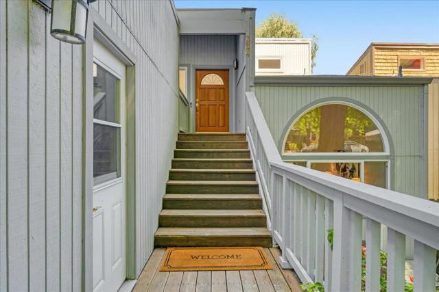 334 Lee Street, Santa Cruz CA: https://media.crmls.org/mediaz/6e907c5f-4e28-494e-83c0-eb0db951a117.jpg