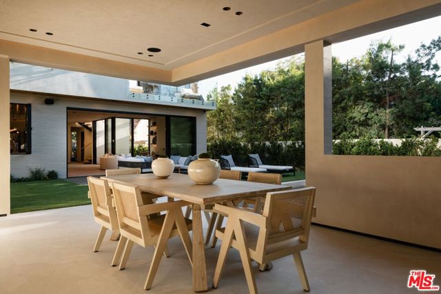 13221 Hesby Street, Sherman Oaks CA: https://media.crmls.org/mediaz/6e90a95f-eee6-4dc9-bde0-1df7a26727a0.jpg