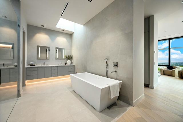 2085 Desert Flower Court, Palm Springs CA: https://media.crmls.org/mediaz/6e90ac1a-9065-4ca5-84ac-9fb8f67a62ba.jpg