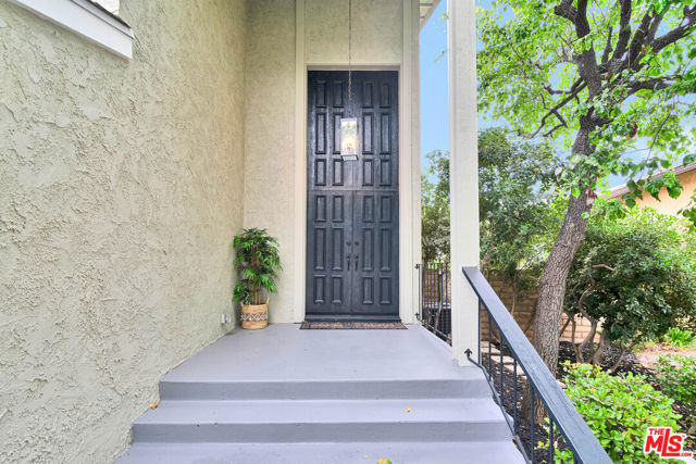1059 Hillview Circle, Simi Valley CA: https://media.crmls.org/mediaz/6e915d9d-1a02-40b4-833c-53f069b64102.jpg