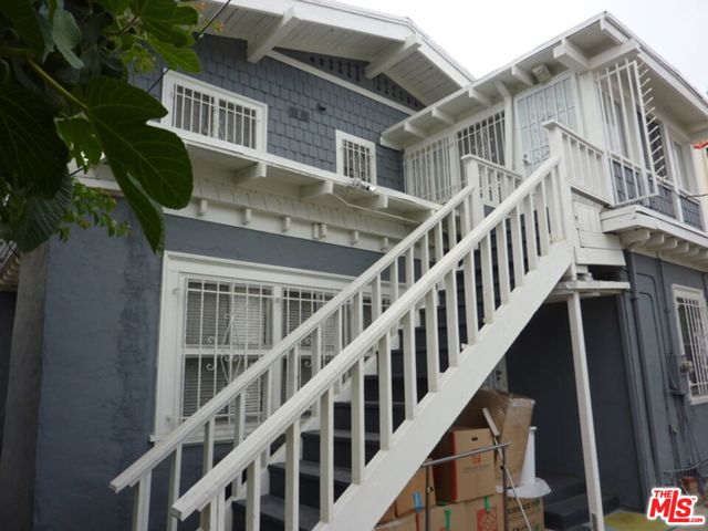 1330 Crenshaw Boulevard, Los Angeles CA: https://media.crmls.org/mediaz/6e91f3c1-ddbf-4d04-a5cc-aa52d7cff277.jpg