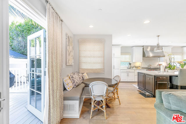 328 El Camino Drive, Beverly Hills CA: https://media.crmls.org/mediaz/6e921df6-699b-4850-bebb-6a27ea0f62e5.jpg