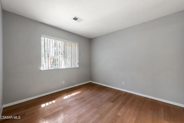 4569 Alamo Street, Simi Valley CA: https://media.crmls.org/mediaz/6e92511f-c8a7-4e19-a30f-f1118a2e1673.jpg