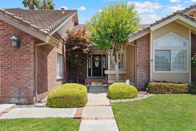 120 Tierra Del Sol, Hollister CA: https://media.crmls.org/mediaz/6e929566-6a6a-4a68-9e3e-c41cf2a15e91.jpg