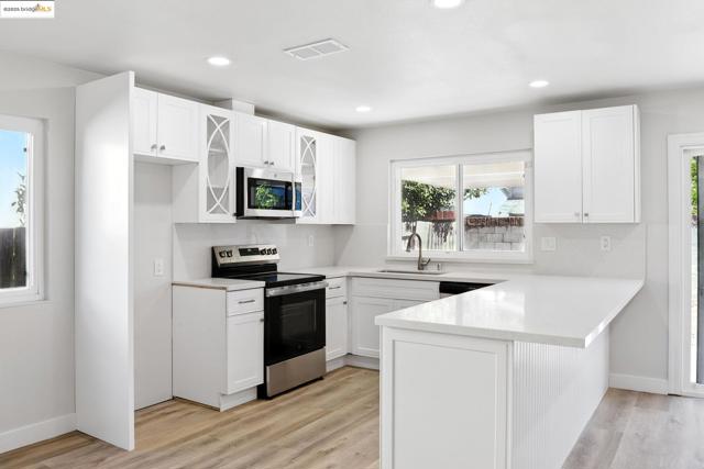96 Coral Ln, Suisun City CA: https://media.crmls.org/mediaz/6e92b10c-2ccb-4195-aac0-5af1a631f09c.jpg