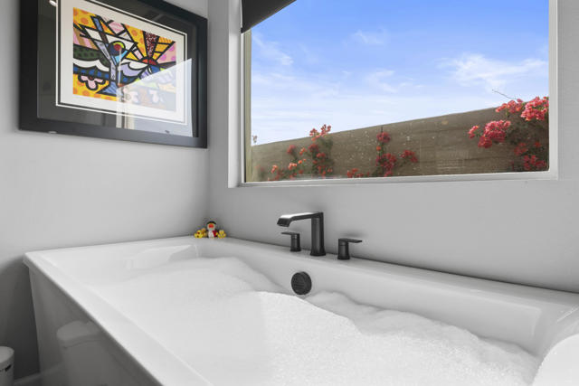 80 Zinfandel, Rancho Mirage CA: https://media.crmls.org/mediaz/6e932a90-912a-41e6-a508-6d4f3e89ab40.jpg