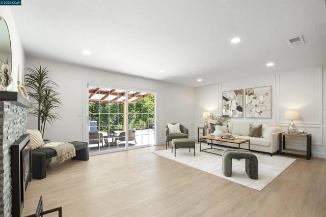 5182 La Corte Bonita, Concord CA: https://media.crmls.org/mediaz/6e9331d9-439c-4beb-8e61-7a005c13bd45.jpg