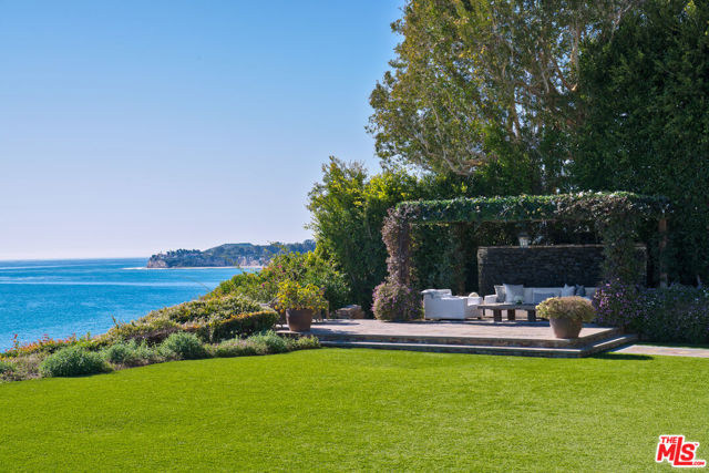 27540 Pacific Coast Highway, Malibu CA: https://media.crmls.org/mediaz/6e933dfc-17a0-4117-a98a-9d8e0be3de07.jpg