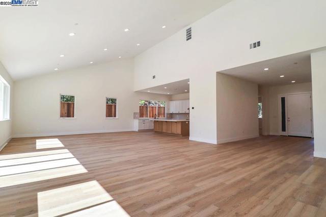 5232 Henderson Ct, Antioch CA: https://media.crmls.org/mediaz/6e934198-b2a7-4844-9ad8-48a6b4c74da1.jpg