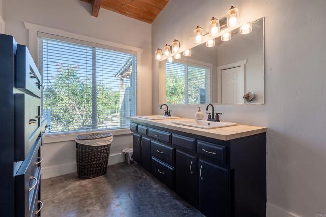 2405 Old Colony, Vista, California 92084, ,Residential Income,For Sale,Old Colony,NDP2407848