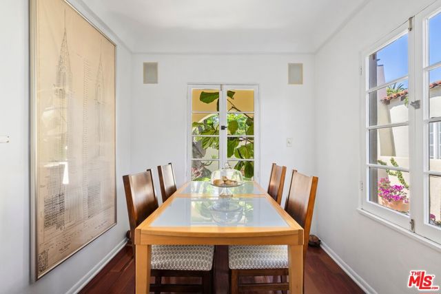 10516 Tennessee Avenue, Los Angeles CA: https://media.crmls.org/mediaz/6e93f167-add0-49c6-a256-5f18bdf734fc.jpg