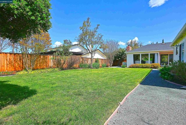 383 Caravelle Dr, Walnut Creek CA: https://media.crmls.org/mediaz/6e940ea1-0afa-438e-883b-296c8096dc82.jpg