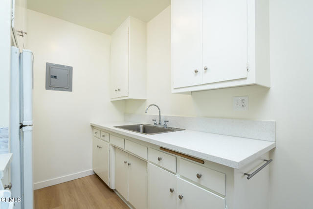 657 W Milford Street, Glendale CA: https://media.crmls.org/mediaz/6e943b0d-abc2-47a5-b17e-e97ffd27f846.jpg