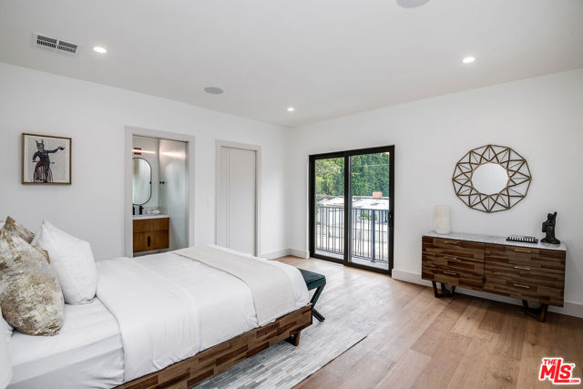 16226 Dickens Street, Encino CA: https://media.crmls.org/mediaz/6e9463db-0a61-4d13-a5b6-ea3fd47c022f.jpg