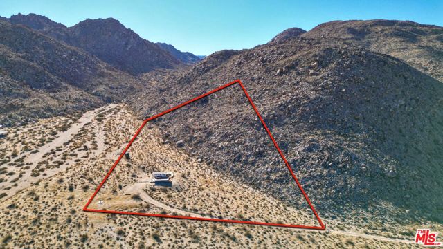 62775 Sullivan Road, Joshua Tree CA: https://media.crmls.org/mediaz/6e94a6ca-f0f2-4395-becb-ce5dd145519e.jpg