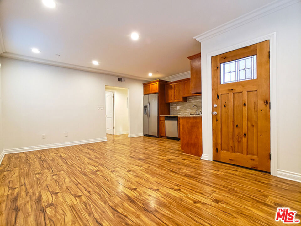 1144 S Mariposa Avenue