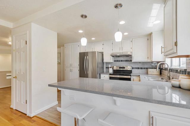 10 Tyrella Court, Mountain View CA: https://media.crmls.org/mediaz/6e9533b9-d7f5-4973-b033-b7da4e537749.jpg