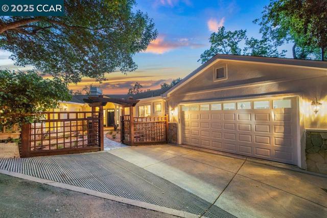 921 Foye Drive, Lafayette CA: https://media.crmls.org/mediaz/6e954290-cc93-41c3-a856-b4b6ab7d5658.jpg