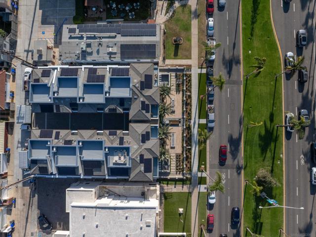 541 Orange Ave, Coronado CA: https://media.crmls.org/mediaz/6e957efb-1225-4b95-a41f-2cf1ff48507c.jpg