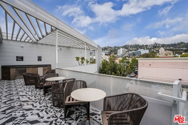 1030 N Kings Road, West Hollywood CA: https://media.crmls.org/mediaz/6e95a271-ceb8-4c10-955a-f0d3f28991c8.jpg