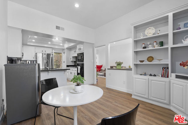 532 Riviera Court, Fullerton CA: https://media.crmls.org/mediaz/6e960358-e6b4-427a-8a3e-d3891ce1513e.jpg