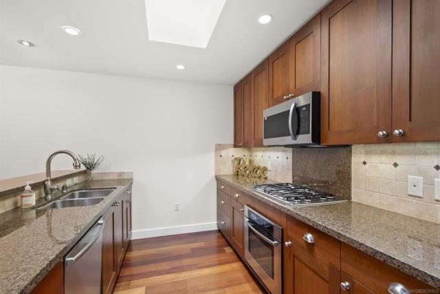 700 W E Street, San Diego CA: https://media.crmls.org/mediaz/6e961cb4-0347-4874-8a0f-ff8fd26e5b74.jpg