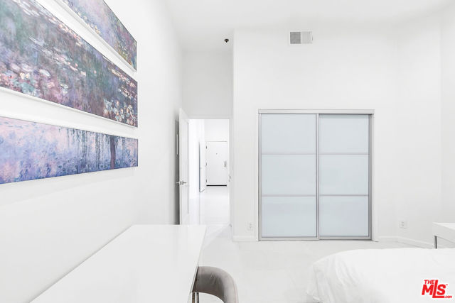 840 N Croft Avenue, Los Angeles CA: https://media.crmls.org/mediaz/6e962639-5749-4369-b31f-c607c892afb7.jpg