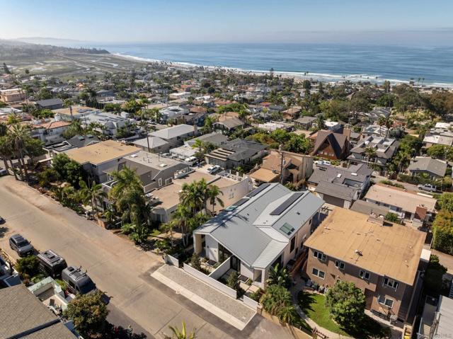 2262 Cambridge Ave, Cardiff by the Sea CA: https://media.crmls.org/mediaz/6e969c90-b0ff-4dc3-9078-6ecd0811df17.jpg