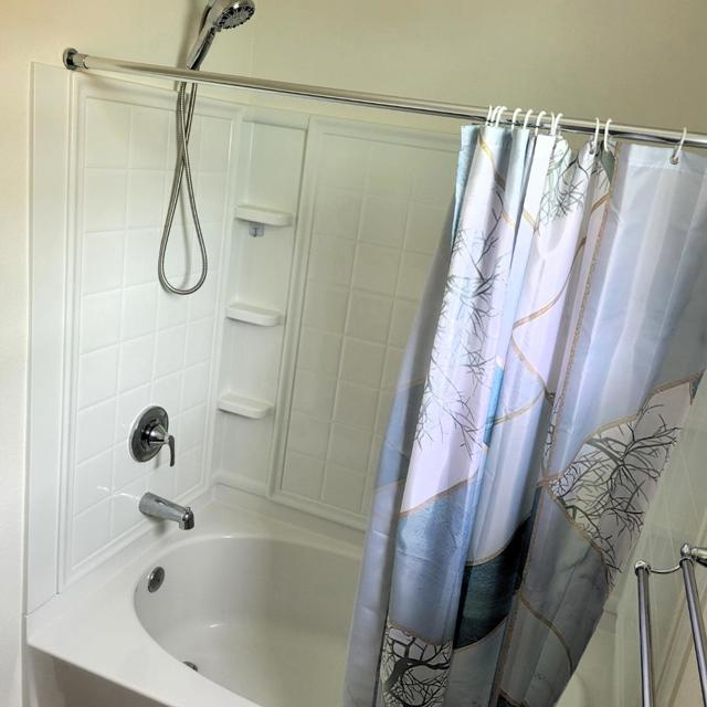 2080 Fuchsia Drive, Hollister CA: https://media.crmls.org/mediaz/6e96b21e-ef4f-4b31-84ff-6516b5ee304e.jpg