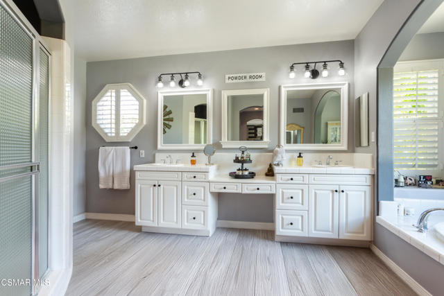 68 E Twisted Oak Drive, Simi Valley CA: https://media.crmls.org/mediaz/6e96bd33-8751-48fb-abfc-99b1e645e7fa.jpg