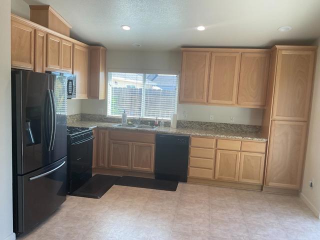 362 Rhianon Drive, Merced CA: https://media.crmls.org/mediaz/6e972860-5151-4597-9638-26e9490ba929.jpg