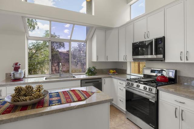 Detail Gallery Image 9 of 65 For 9432 Hito Ct, San Diego,  CA 92129 - 5 Beds | 3 Baths