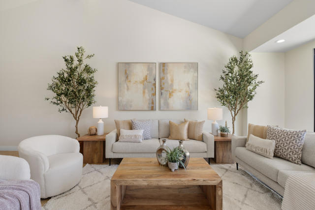 95 Lookout Drive, Palm Desert CA: https://media.crmls.org/mediaz/6e978500-aed8-4ca4-a2b5-710fd467ac55.jpg