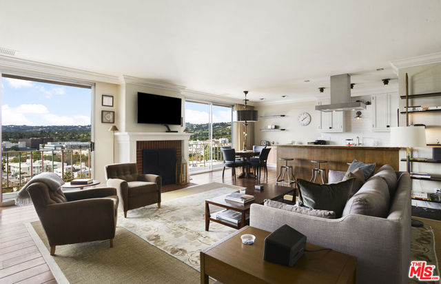 100 S Doheny Drive, Los Angeles CA: https://media.crmls.org/mediaz/6e980b80-3dd1-48f0-8023-a82141c6b004.jpg