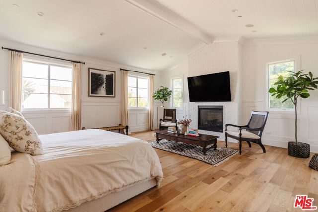 Image 12 of 22 For 141 Saltair Avenue