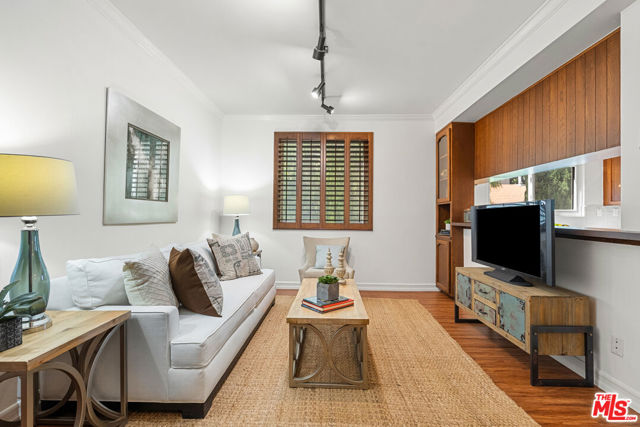 10654 Eastborne Avenue, Los Angeles CA: https://media.crmls.org/mediaz/6e98c359-9dd6-4f7a-95e5-f14143f33143.jpg