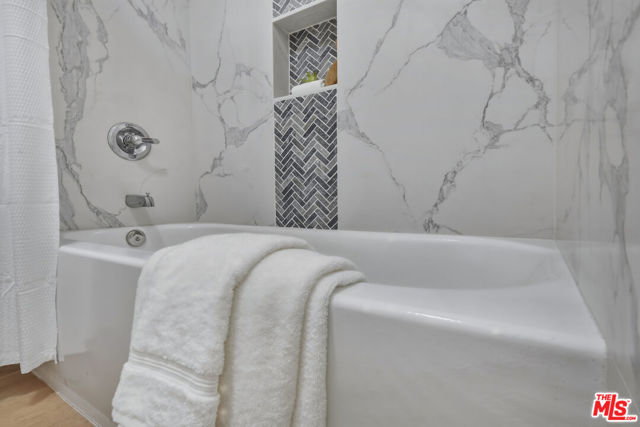 1 Bed Home for Sale in Encino, California