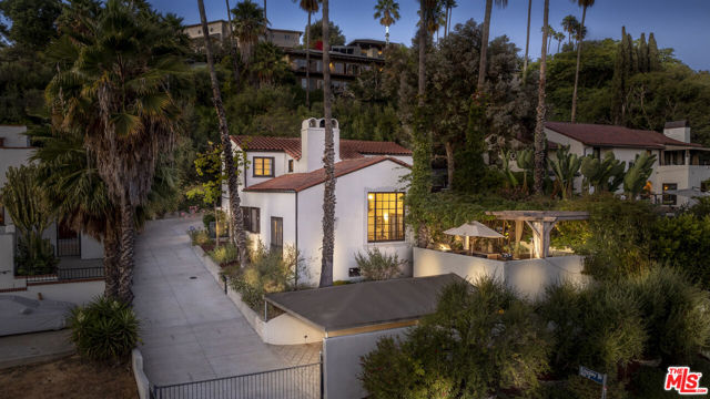 5181 Franklin Avenue, Los Angeles CA: https://media.crmls.org/mediaz/6e994835-9d95-4782-bbaf-d6b3cbefd9ca.jpg