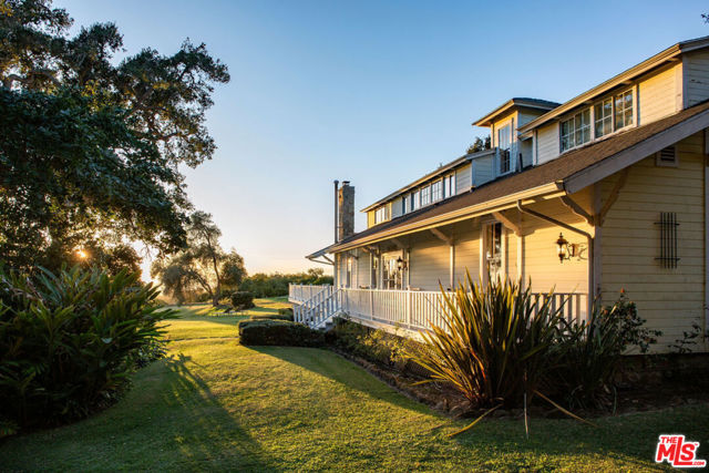 1835 Santa Monica Road, Carpinteria CA: https://media.crmls.org/mediaz/6e9948fd-1a65-43cd-9143-ccfb92017a61.jpg