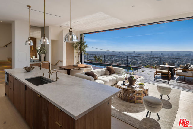 1525 Marlay Drive, Los Angeles CA: https://media.crmls.org/mediaz/6e996b1c-e552-4cb8-86d6-b953100f9896.jpg