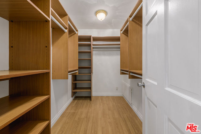 8760 White Oak Avenue, Sherwood Forest CA: https://media.crmls.org/mediaz/6e999870-892e-4d9a-b3e9-330f788c56af.jpg
