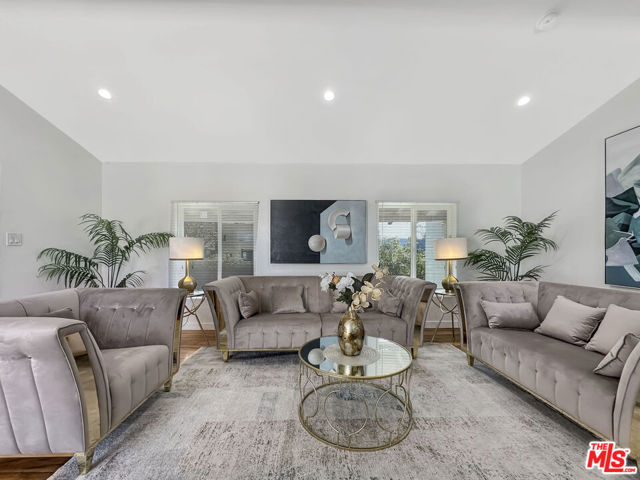 1037 W 83rd Street, Los Angeles CA: https://media.crmls.org/mediaz/6e9ae3a5-5e55-4ed4-91a4-9914f480cf21.jpg
