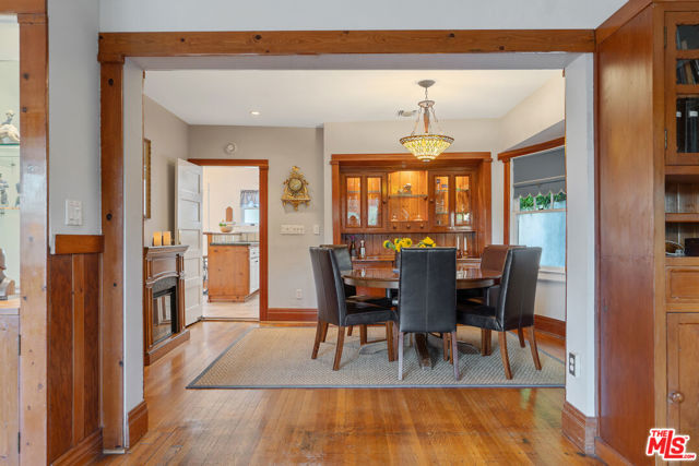 41 Vicente Terrace, Santa Monica CA: https://media.crmls.org/mediaz/6e9af470-7bfa-4f14-bbba-46072116d34b.jpg