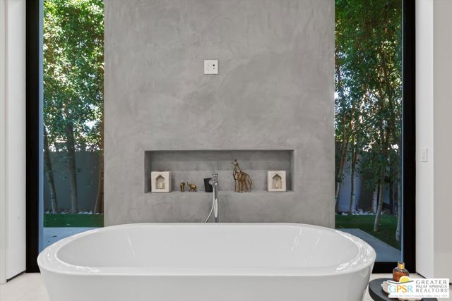 8 Desert Lark Circle, Rancho Mirage, CA 92270