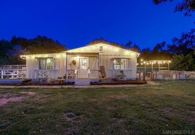 17048 Handlebar Rd, Ramona CA: https://media.crmls.org/mediaz/6e9bbc53-80d7-4715-b533-4b9dc92cb3f0.jpg