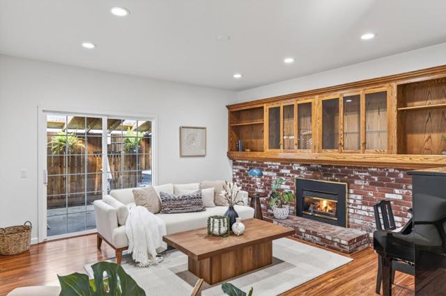 3049 Sunrise Circle, Marina CA: https://media.crmls.org/mediaz/6e9be7ca-e9ff-4a32-8cad-f34463d3785f.jpg