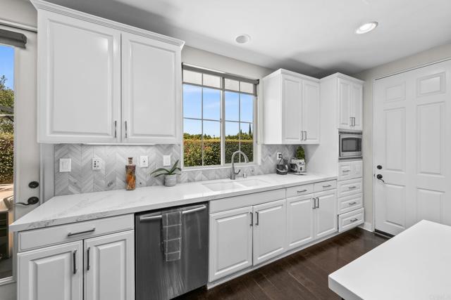 Detail Gallery Image 6 of 32 For 14586 Luna Media, San Diego,  CA 92127 - 4 Beds | 5 Baths