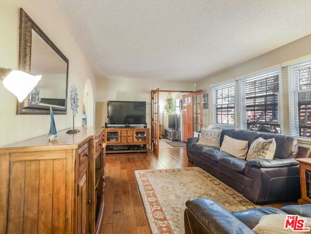 3645 Beethoven Street, Los Angeles CA: https://media.crmls.org/mediaz/6e9ca20d-11cf-404a-9602-814718964be2.jpg