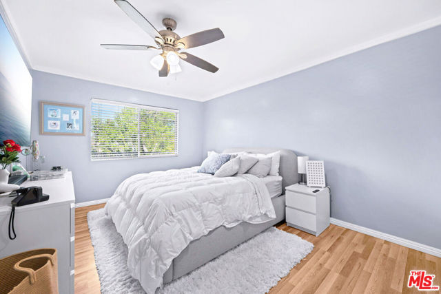 12801 Moorpark Street, Studio City CA: https://media.crmls.org/mediaz/6e9cebfd-286c-4e17-baa7-0863588724ac.jpg