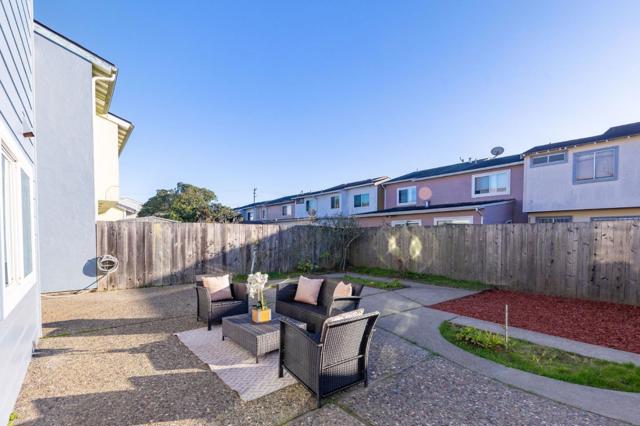 55 Saint James Court, Daly City CA: https://media.crmls.org/mediaz/6e9d6efe-aedb-40a1-ab86-26f0cb6a196b.jpg